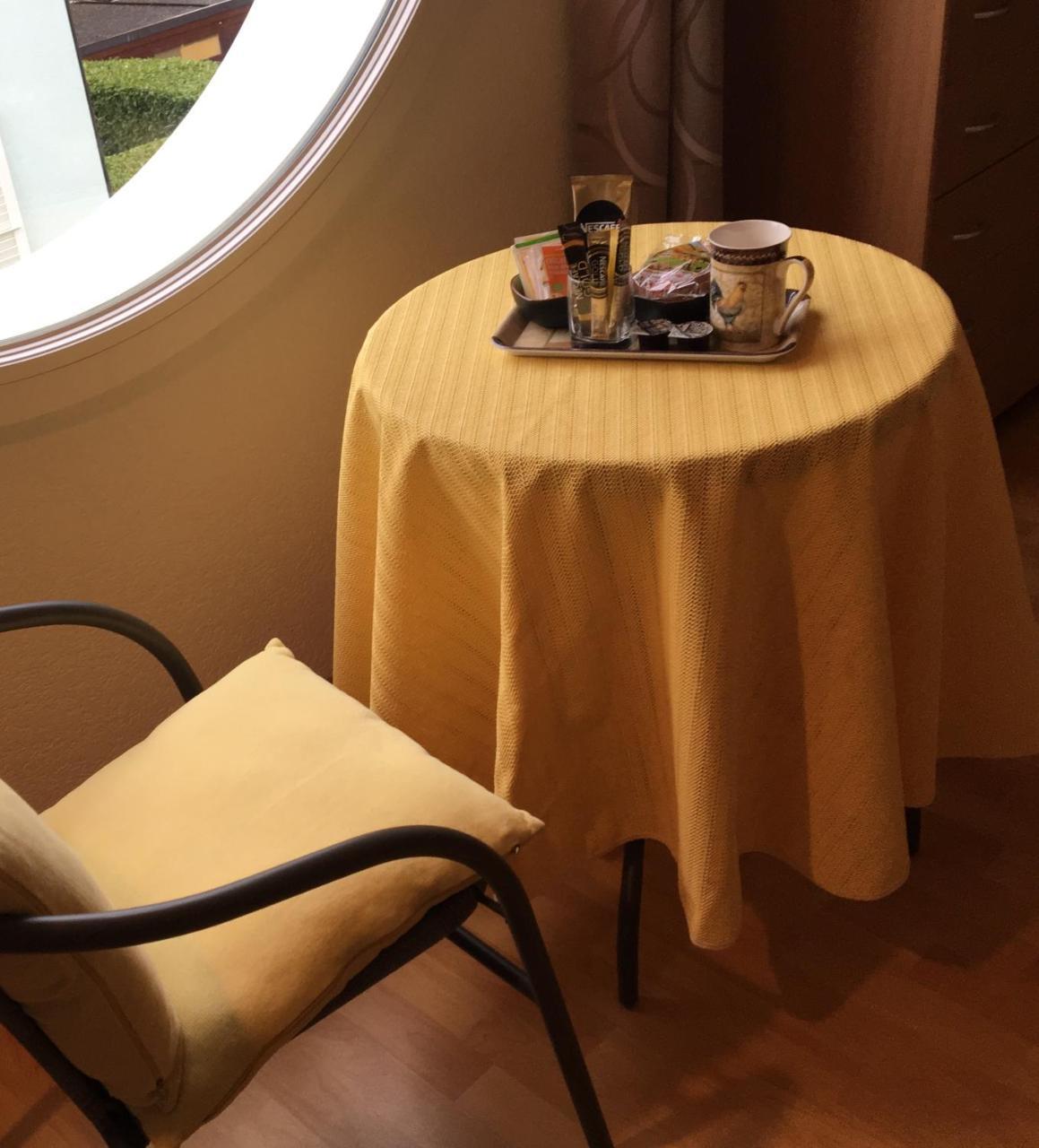 Queen Guest Room Mont-sur-Rolle Exterior photo